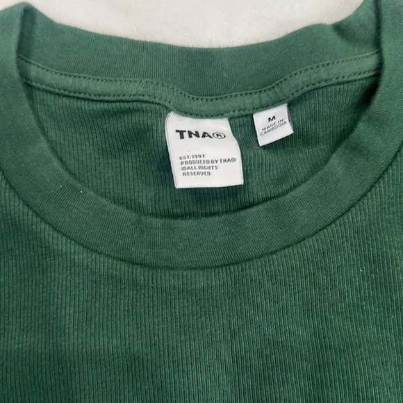 TNA NEW WITH TAGS emerald green BABY HIP short sleeve tshirt so.e medium. - Picture 4 of 5